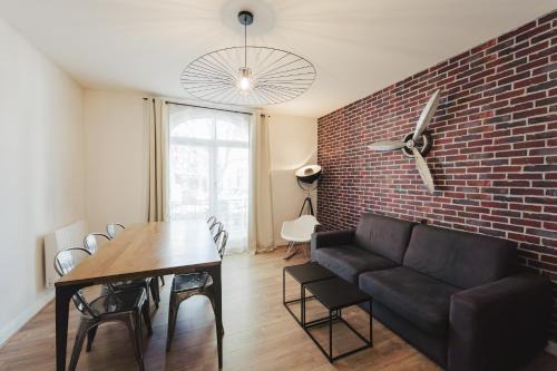 Verdun Apartment | Discover L'historique - Family-Friendly in Verdun