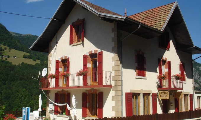Le Petit-Bornand-les-Glieres Bed & Breakfast | Family-Friendly Retreat at L'Horizon des Alpes - Rated 8.3