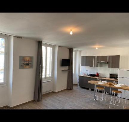 6th Arrondissement Apartment | Explore L’hyper-centre Marseillais: Family-Friendly Retreat