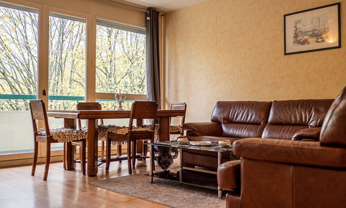 Les 3 Cites Apartment | Inviting L'Idéal - Grand T3 with Spa & Family Amenities