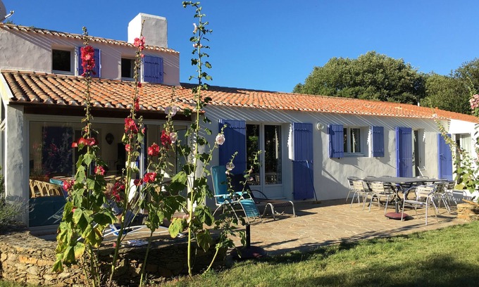 Ile d'Yeu Villa | Discover L'Ile D'Yeu: Villa with Garden & Ocean Views