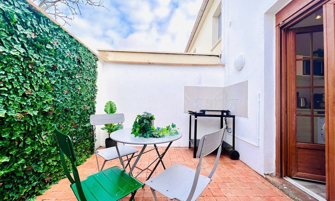 Saint-Honore - Jeanne d'Arc Apartment | Cozy Studio with Terrace and Spa Amenities at L'Ile Mystérieuse