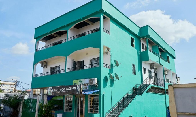 Douala Apartment | Pet-Friendly Getaway at L'IMMEUBLE QUEEN M.N.M - 9/10 Rated