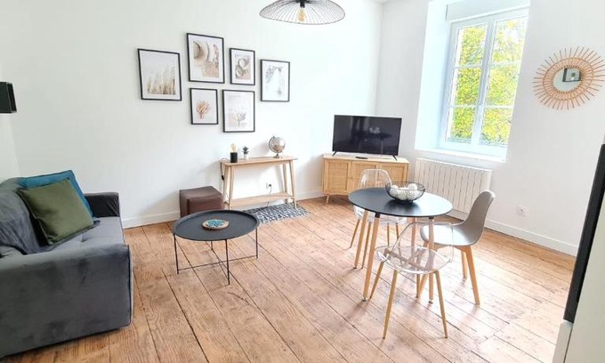 Pontivy Apartment | Central L'Imperial 6: Pet-Friendly Retreat with High Ratings