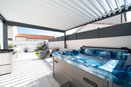 Pia House | Relax in L'impertinente: Cozy Home with Hot Tub