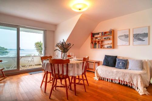 Locmariaquer Apartment | Seaside Escape: PASTEAU - Oceanview Apartment for 4