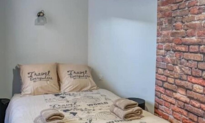 Arras Apartment | Explore Family-Friendly Comfort at L'industriel Hotel