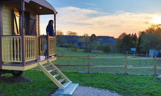 Bievre Bed & Breakfast | Pet-Friendly Oceanfront Retreat at L' Instant Ch' Oizy