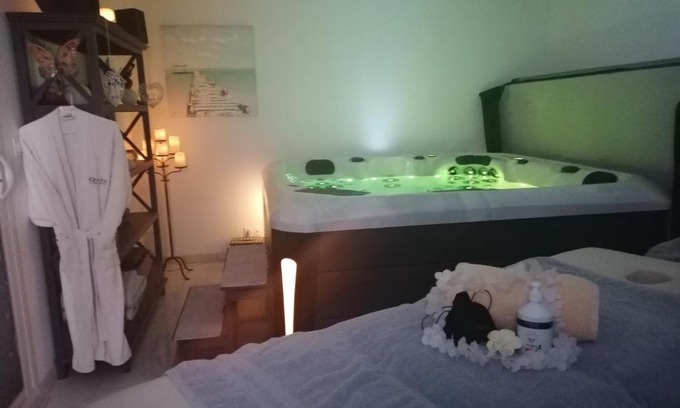 Villeneuve-en-Retz Apartment | Relax at l'Instant Zen Naturiste with Oceanfront Spa Retreat
