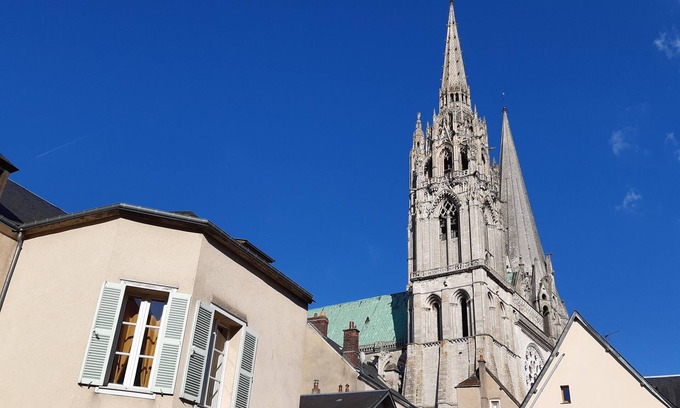 Chartres Apartment | Premier Stay at L'interlude Gite in Chartres with Parking