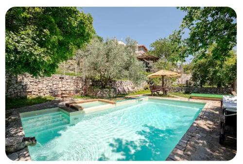 Cerro Al Volturno House | Pet-Friendly L'Iperico: Rated 10/10 with Breakfast & Kitchen