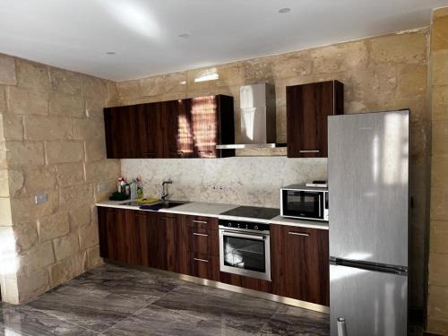 Birgu House | Relax at L-irdoss: Oceanfront Retreat with Pet-Friendly Perks
