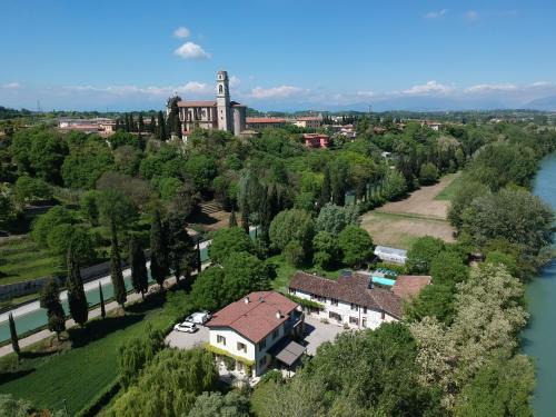 Monzambano Bed & Breakfast | Experience L'Isolo B&B with Oceanfront Views and Pool