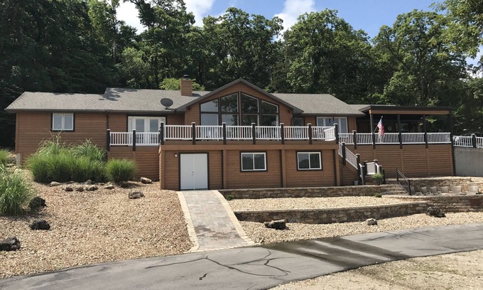 Camdenton House | Premier Lakefront Home with Golf Course Access & Spa