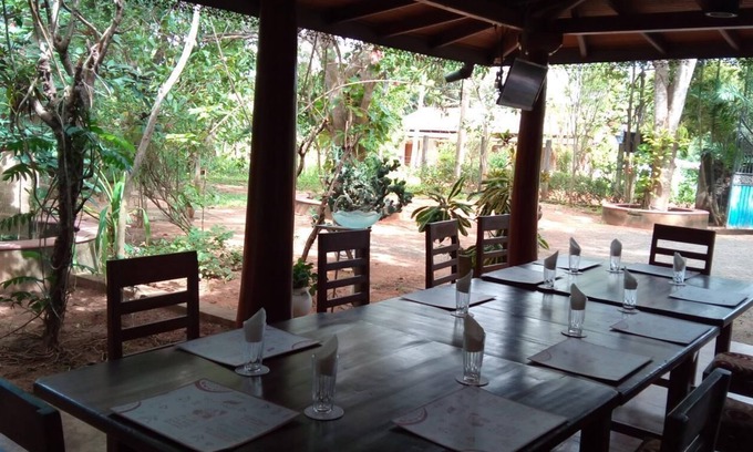 Pahala Maragahawewa Bed & Breakfast | Budget-Friendly Escape at L.L. Tourist Inn & Safari Jeeps
