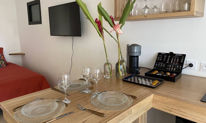 Saint-Denis House | Guest Rated 10/10 at L'Oasis de Saint-Jacques