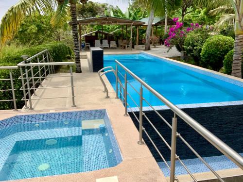 Jama Villa | Relax at L'Oasis Don Juan with Oceanfront Pool Access