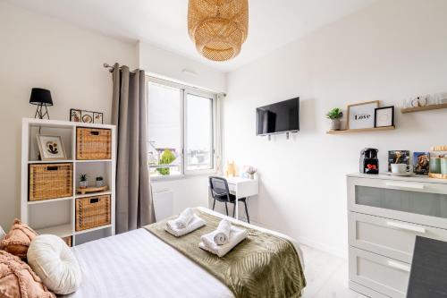 Saint-Nazaire Apartment | Convenient L'Oasis Studio: Steps from the Beach & City