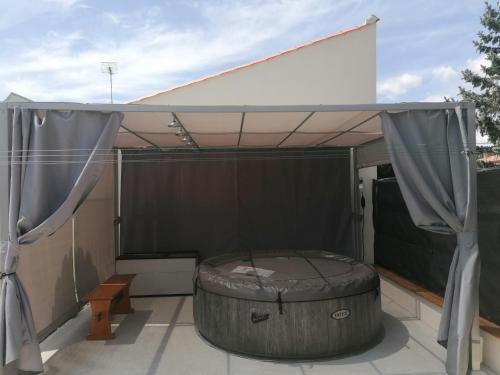 Avrille Villa | Pet-Friendly L Océan En Vendée with Oceanfront Pool & Spa