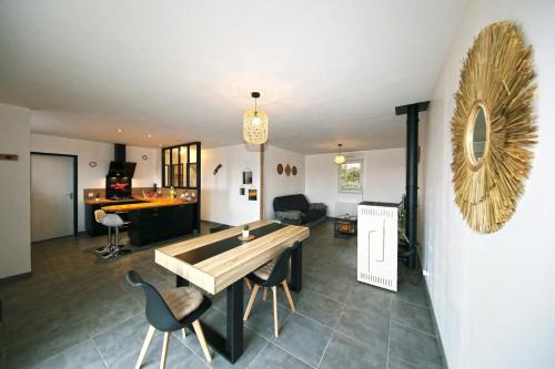 La Lucerne-dʼOutremer House | Top-Rated L'Océraline: Garden Retreat with Free WiFi