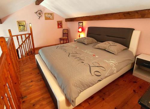 Saint-Max Bed & Breakfast | Discover L'Odyssée VILLA ILOA: Oceanfront Retreat Awaits