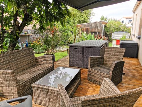 Chateau-d'Olonne House | Discover Family-Friendly Comfort at L Oiseau du Paradis