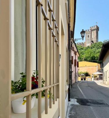 Valeggio sul Mincio House | Unmatched Comfort at L’Oleandro - Rated 10/10!