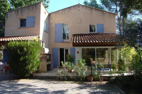 Saint-Maximin-la-Sainte-Baume Bed & Breakfast | Discover l'Orée du Bois: Family-Friendly with Pool Access