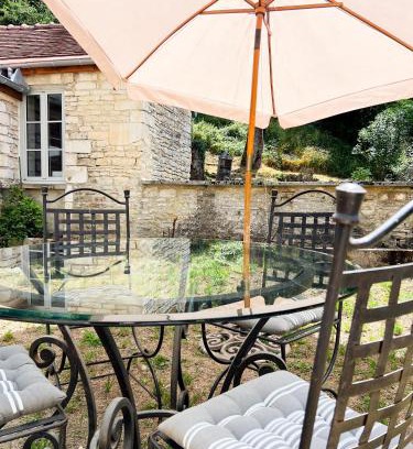 Molosmes House | Gite l'Orée des Vignes: Pet-Friendly Oceanfront Retreat
