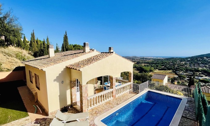 Calonge Villa | Relax at L'orada by Costabravaway: Poolside Paradise Awaits