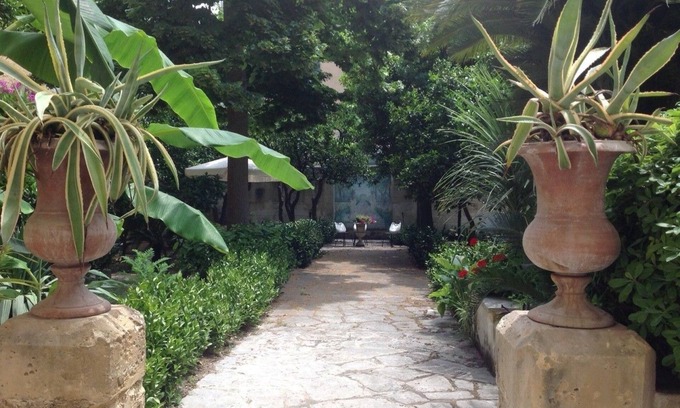 Lecce Historic Center Bed & Breakfast | Experience L'Orangerie d'Epoque - Rated 9.8, Family-Friendly