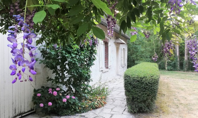 Bransles House | Discover L'Orangerie du Moulin / Gîte du meunier Retreat
