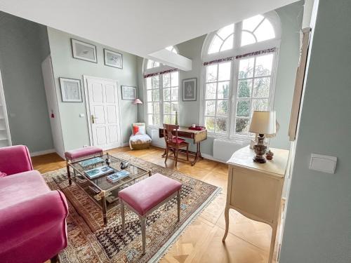Versailles House | Guest Rated 9.8: Experience L'Orangerie White-Palacio