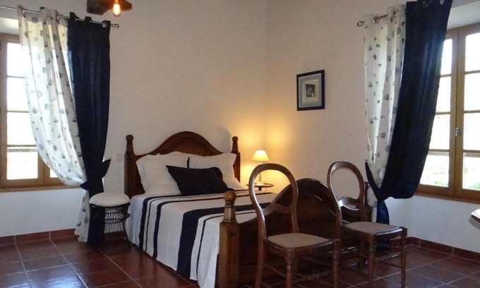 Serignac House | Inviting Stay at L'Oratori: Family-Friendly La Gabarre Room