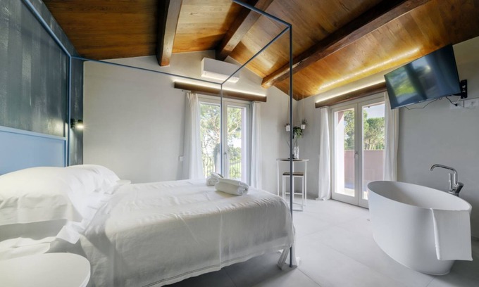 Casabianca di Fermo Bed & Breakfast | Discover Oceanfront Bliss at L’Organetto Luxury B&B