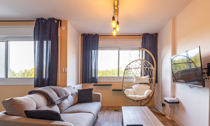 Roseraie - Orgemont Apartment | Cozy Studio Retreat with Kitchen and Spa Access