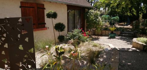 Nouan-sur-Loire Bed & Breakfast | Experience L'Orme Seul: Oceanfront Retreat with Top Ratings