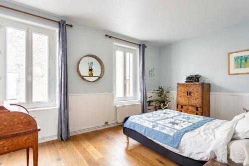 Provins House | Discover L'Ormerie: Oceanfront Escape with Pet-Friendly Perks