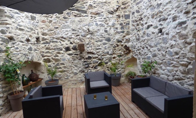 Prugnanes House | Discover Comfort at L'Ostalet - Family-Friendly Retreat