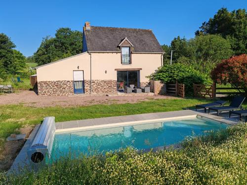 Saint-Malon-sur-Mel House | Top-Rated L'Oté de Brekilien with Oceanfront Pool Access