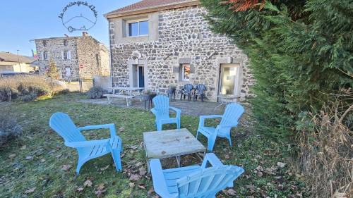 Saint-Ours Apartment | Discover L'Ours: Family-Friendly with Wifi & Terrace Access