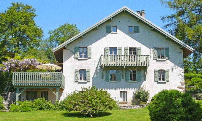 Saint-Paul-en-Chablais Bed & Breakfast | Experience Comfort at L'ourserie B&B with Pool & Breakfast