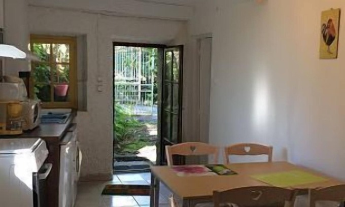 Moussoulens Cottage | Discover L'Oustal Del Sol: Perfect Retreat in Cathar Country
