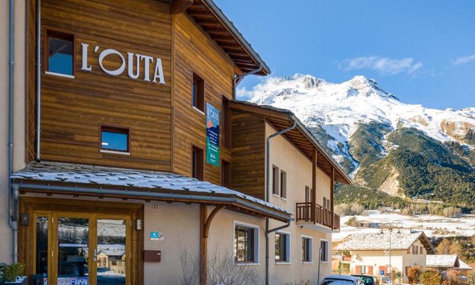 Termignon Hotel | Cozy L'Outa Hotel Restaurant with Spa and Pet-Friendly Features