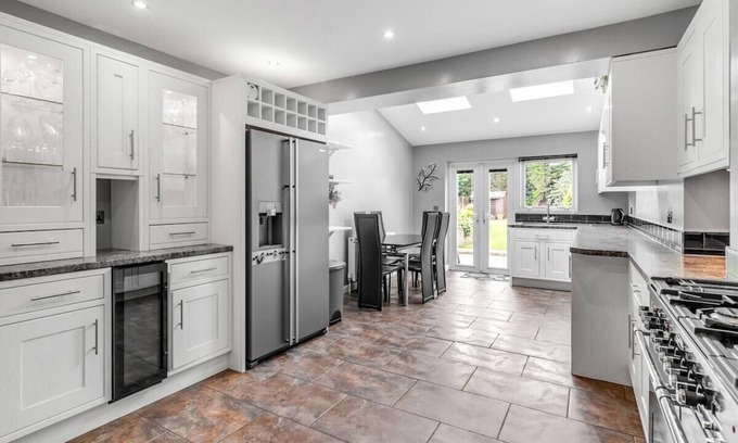 Norwich House | Top-Rated Holt Rd Holiday Let with Family-Friendly Amenities