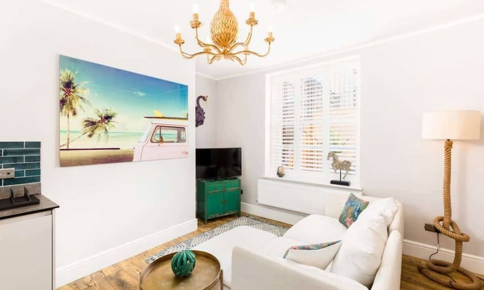 Leamington Spa Apartment | Relax in L-Spa Boutique Apartments with a Cozy Patio
