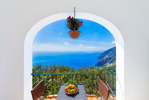 Montepertuso Bed & Breakfast | Delightful L'Uliveto: Pet-Friendly Getaway with Hot Tub
