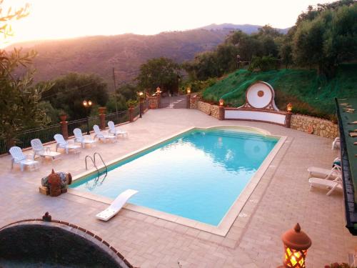 Reitano House | Idyllic L'Uliveto: 4-Star Oceanfront Getaway with Spa