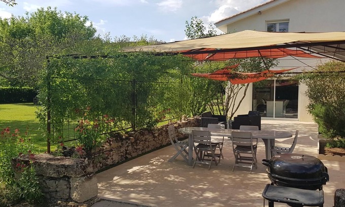 Castillon-de-Castets House | Family-Friendly Getaway at L'urbaine - Castets ET Castillon