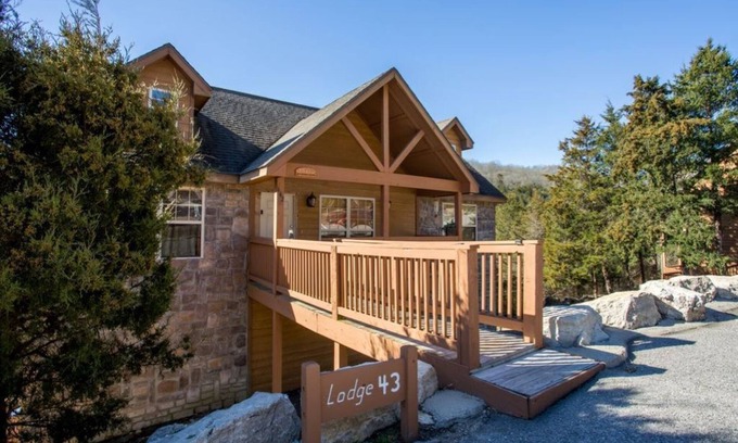 Branson West Cabin | Idyllic 2-Bedroom Cabin #43 with Lake View & Spa Access